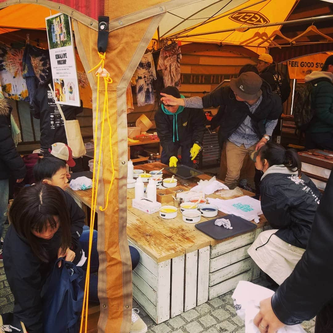 山下晃和さんのインスタグラム写真 - (山下晃和Instagram)「【LIFE】待ちに待ったKEEN FEST TOKYO！  キャンプ、アウトドア、登山、ハイキングに最適なファッショナブル、フットウェアKEENが輩出するスペシャルフュージョン音楽イベント！  6土、7日やっています  各ブースの面白ワークショップに、豪華なご飯の出店、スペシャルゲストのアーティストによる音楽と。 子供も大人も楽しめるイベントですよ〜  そして、サンダルや靴が信じられない安さで出ています！その売上のうちの半分がチャリティーに。 西表島の森林になります。こういったアウトドアブランドが、環境のことを考え、遊びのフィールドを守ることは模範中の模範だと思います  ただのファッションシューズではないってなわけ！！ 桜もちらほら咲いていますし、ちょっぴり寒いですが、コーヒーがすこぶる旨いので☕是が非でも足を運んでくださいませ！入場無料です、ありえないです。  #keenambassador #keenfesttyo #keenfest #keen #今日もKEENを履かなくちゃ #camp #outdoor #yoyogipark #tokyo #music #KEENがこんなに安くて良いの #そうかチャリティだからだね #そのへんの太っ腹感は #やはりトップブランドです #爆買いしちゃう #音楽フェス #野フェス #iriomote #iriomoteyamaneko」3月30日 12時20分 - travel_akikazoo