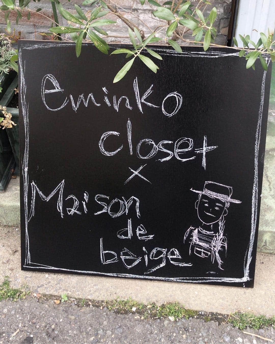 Maison de Beigeのインスタグラム：「《Maison de Beige×eminko closet》﻿ ﻿ メゾンドベージュアンバサダーの @emiemieminko と﻿ 初のコラボアイテムをリリース。﻿ 記念に現役美容師である @emiemieminko のサロンのフリースペースで受注会を開催。﻿ ﻿ date/2019.3.30(sat)〜31(sun)﻿ 11:00〜18:00﻿ place/ @lepetitprince.hair (ルプティプランス)2F﻿  大阪市北区中崎町1-10-9﻿ ﻿ ※受注会・商品のお問い合わせはこちらへのDMで承ります。﻿ 上記サロンへのお問い合わせ頂いても対応いたしかねます。﻿ ﻿  #maisondebeige #mb #eminkostyle #frenchstyle #frenchgirl #フレンチスタイル #カジュアルコーデ #カジュアル #リネン #ワンピース #サロペット #ブラウス #cluel #19ss #fashion」