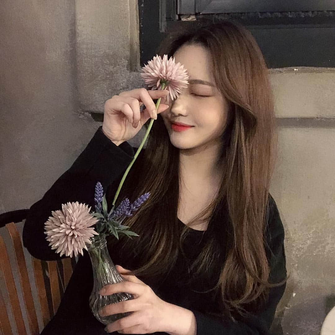 Mnetさんのインスタグラム写真 - (MnetInstagram)「⠀⠀⠀ 누.. 가 꽃이게요...🙇🏻‍♀️🌸 ⠀⠀⠀ #지선이」3月30日 12時21分 - officialfromis_9
