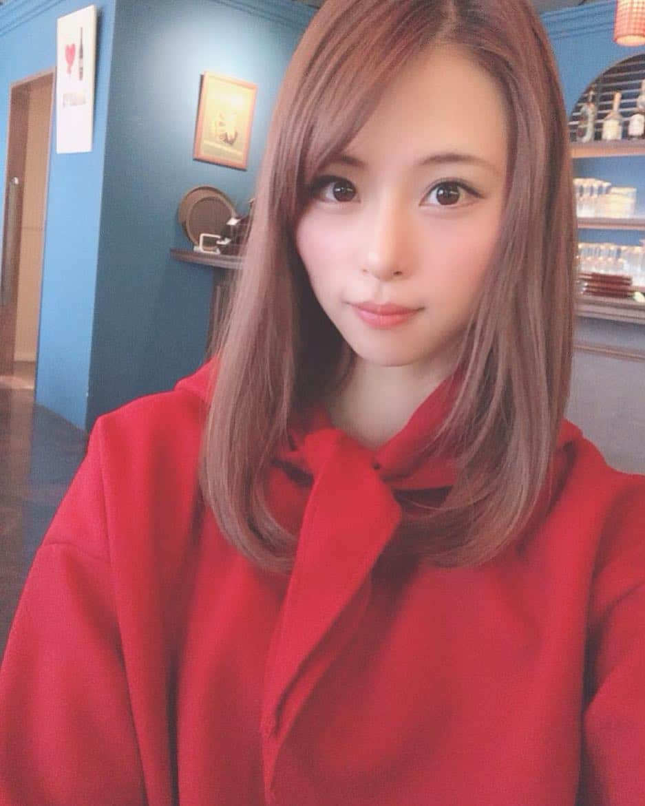 山本成美さんのインスタグラム写真 - (山本成美Instagram)「お花見の予定だったけど延期してカフェで女子会だた🌸 . 女子会はらくちんこーで♡ . . . #o @17kg_official #お花見 #さくら #延期 #女子会 #自撮り #selca #selfie #me #sakura」3月30日 12時16分 - narumi_vivi