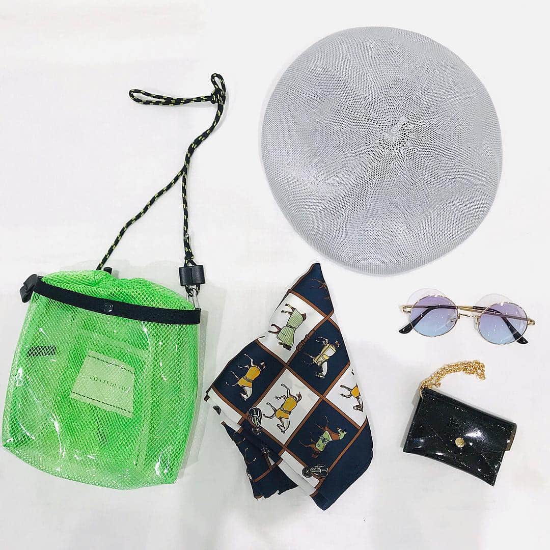 のインスタグラム：「⚪︎ 本日から土日限定🉐  帽子を含んだ2アイテム以上 お買い上げの方は10%offに🤭✨ 今日はすこし冷え込みますが みなさまのご来店お待ちしております！ ・ <開催店舗> ハラジュク シンジュク センダイ ・ ・ #カオリノモリ #kaorinomori #ベレー帽 #スカーフ #サコッシュ #ミニショルダー #コインケース #サングラス #hat #beret #instahat #instabag #spring」