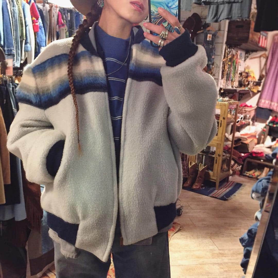 高橋真依子さんのインスタグラム写真 - (高橋真依子Instagram)「とりあえず青かった昨日の私。 ユーロは色違いで2着持ち。 そして、上着も青かった☆4月になるってゆうのにまだまだ上着が必要だ😢今日も頑張りヤスコ。 #ootd#outfit#vintagefashion#used#usedclothing#寒いなー」3月30日 12時24分 - chi.maiko