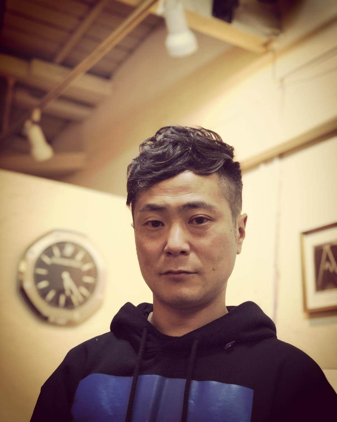 杉本知香さんのインスタグラム写真 - (杉本知香Instagram)「入江のかっこつけ顔、腹立つ😂‼️ 小杉さんはこの前載せ忘れてたいい顔🤣  アンバ黒川さん、サラサラヘアだと #羽生結弦 ぽく✨ ふわっと仕上げると#高橋一生  ぽく✨  てつみち#ムロツヨシ ぽく撮影😆  #中目黒美容室#かっこつけ顔  #カラテカ入江#カラテカ#入江慎也 #アンバランス黒川#アンバランス #てつみち#にけつッ  #ブラマヨ小杉#ブラックマヨネーズ」3月30日 12時31分 - sugimotoc