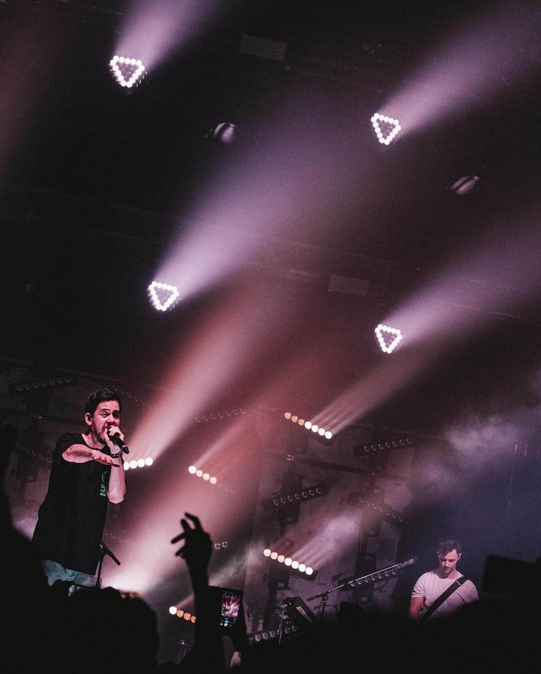 マイク・シノダさんのインスタグラム写真 - (マイク・シノダInstagram)「Magical shows in Tel Aviv // ❤️🙏🏽⚡️ // #posttraumatictour 📸: @goodguychady」3月30日 12時32分 - m_shinoda