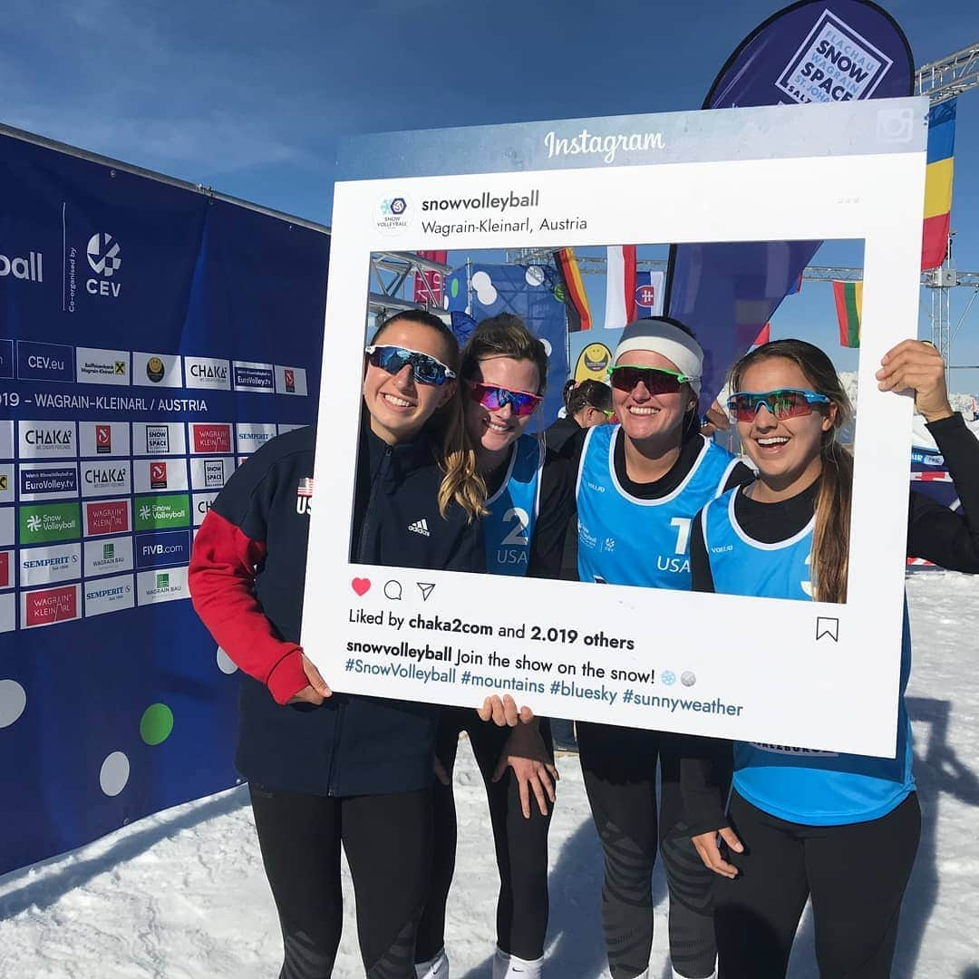 USA Volleyballさんのインスタグラム写真 - (USA VolleyballInstagram)「Our U.S. women's and men's snow volleyball teams are each 2-0 after pool play in Austria! ❄️🏐 #USAVsnow」3月30日 12時33分 - usavolleyball