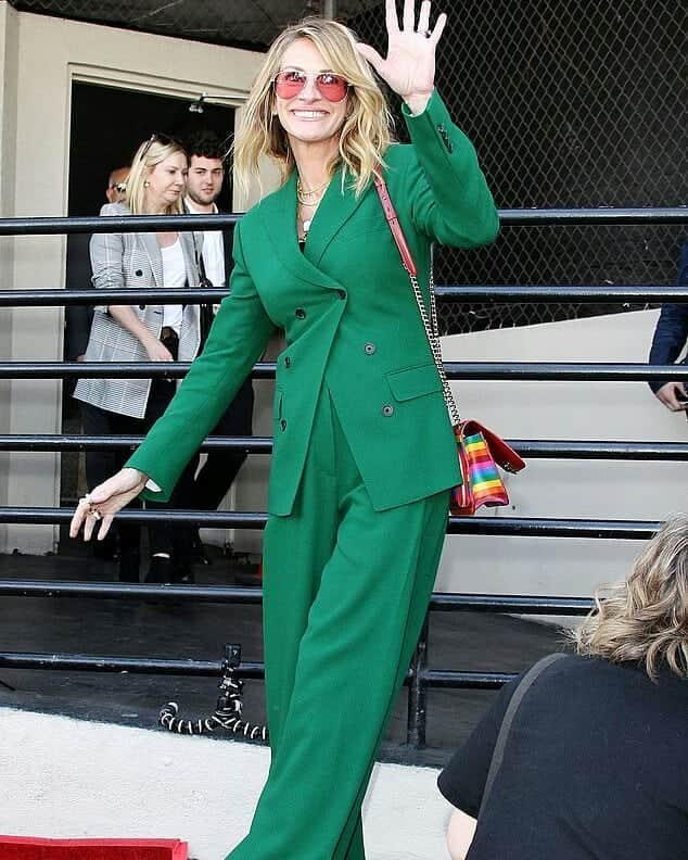 ジュリア・ロバーツ（ファンアカウント）さんのインスタグラム写真 - (ジュリア・ロバーツ（ファンアカウント）Instagram)「Rita Wilson | Walk of Fame star ceremony 💚 #JuliaRoberts @juliaroberts」3月30日 12時43分 - juliaroberrts