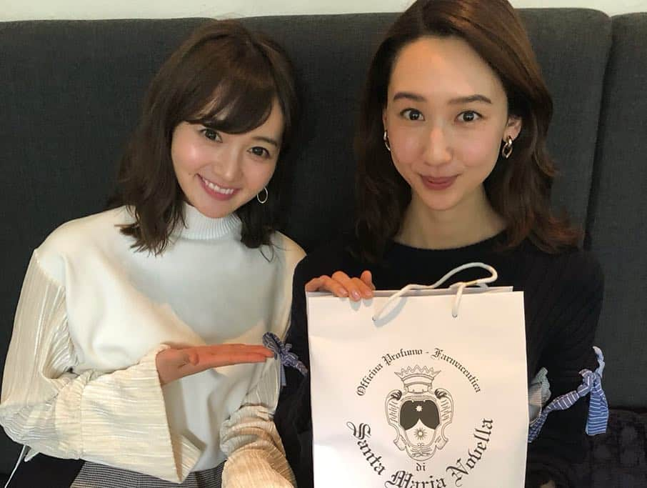 上条百里奈さんのインスタグラム写真 - (上条百里奈Instagram)「顔がマメみたいに小さい モデルの松原汐織ちゃんと💓 ・ いつも羽田空港で @shiori_ma_  ちゃんが出てる看板を結構な頻度で見てるから久しぶりな感じが全然ない♡✨ ・ 会うたびにプロ意識の高さに感動するし✨ 何よりおでこの形が最高すぎる😍 ほんとにきれい🤣👏✨ タクシーの中でずっと褒めてた🤣💕✨✨ ごはんもとっても美味しくて 幸せのお裾分けしてもらいました😆❤️ ・ お祝いできてよかったー♡ 本当にほんとにおめでとう❤️ #介護 #介護福祉士 #care  #congratulations #happywedding  #幸せのおすそ分け♡  #日本橋 #三越前 #french」3月30日 12時49分 - yurina_kamijo