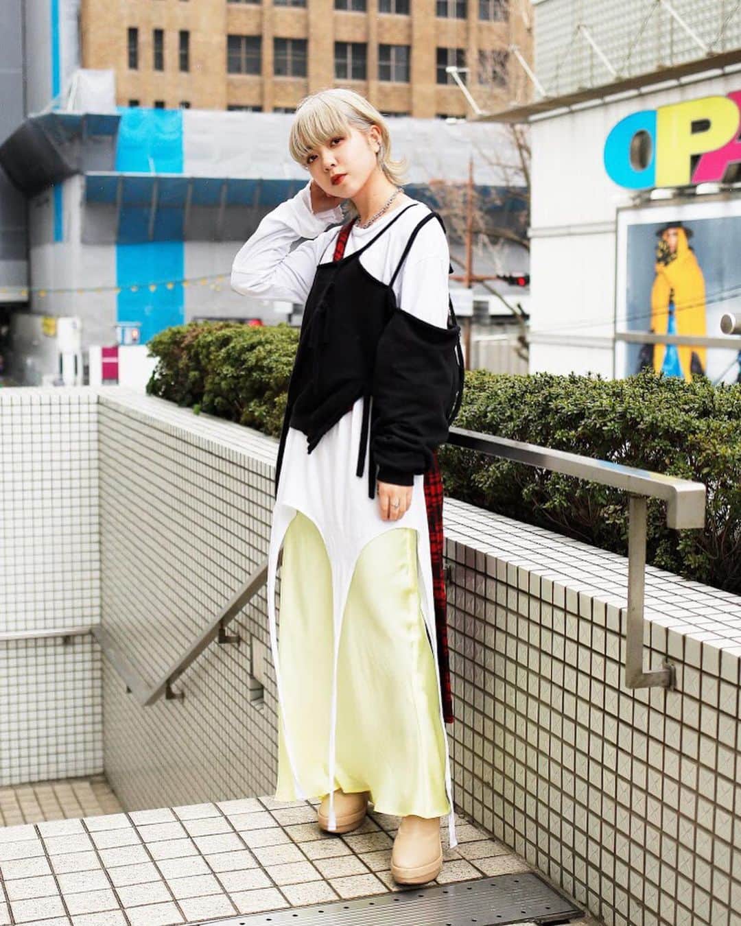 のインスタグラム：「KANSAI STREET STYLE @drop_kansai  #streetstyle#droptokyo#kansai#osaka#japan#streetscene#streetfashion#streetwear#streetculture#fashion#関西#大阪#ストリートファッション#fashion#コーディネート  Photography: @kyoheihattori @abeasamidesu」