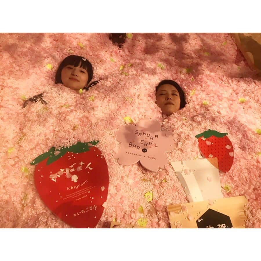 田野アサミさんのインスタグラム写真 - (田野アサミInstagram)「🌸🧟‍♀️🧟‍♀️🧟‍♀️🧟‍♀️🧟‍♀️🧟‍♀️﻿ ゾンビランドサガの皆と一緒に﻿ SAKURA CHILLBAR へ🧡﻿ 佐賀が表参道にやってきた！﻿ ﻿ 桜の花びらのプール🌸とか夢のような時間でした😂﻿ ﻿ 楽しい濃い愛おしい時間を﻿ #サクラチルバー さんありがとうございました！﻿ #佐賀を広め隊 ﻿ #ゾンビランドサガ﻿ #zombielandsaga﻿ #佐賀#九州﻿ 全員揃ったの奇跡！！はちゃめちゃ楽しかった😭🧡」3月30日 13時04分 - tano_asami