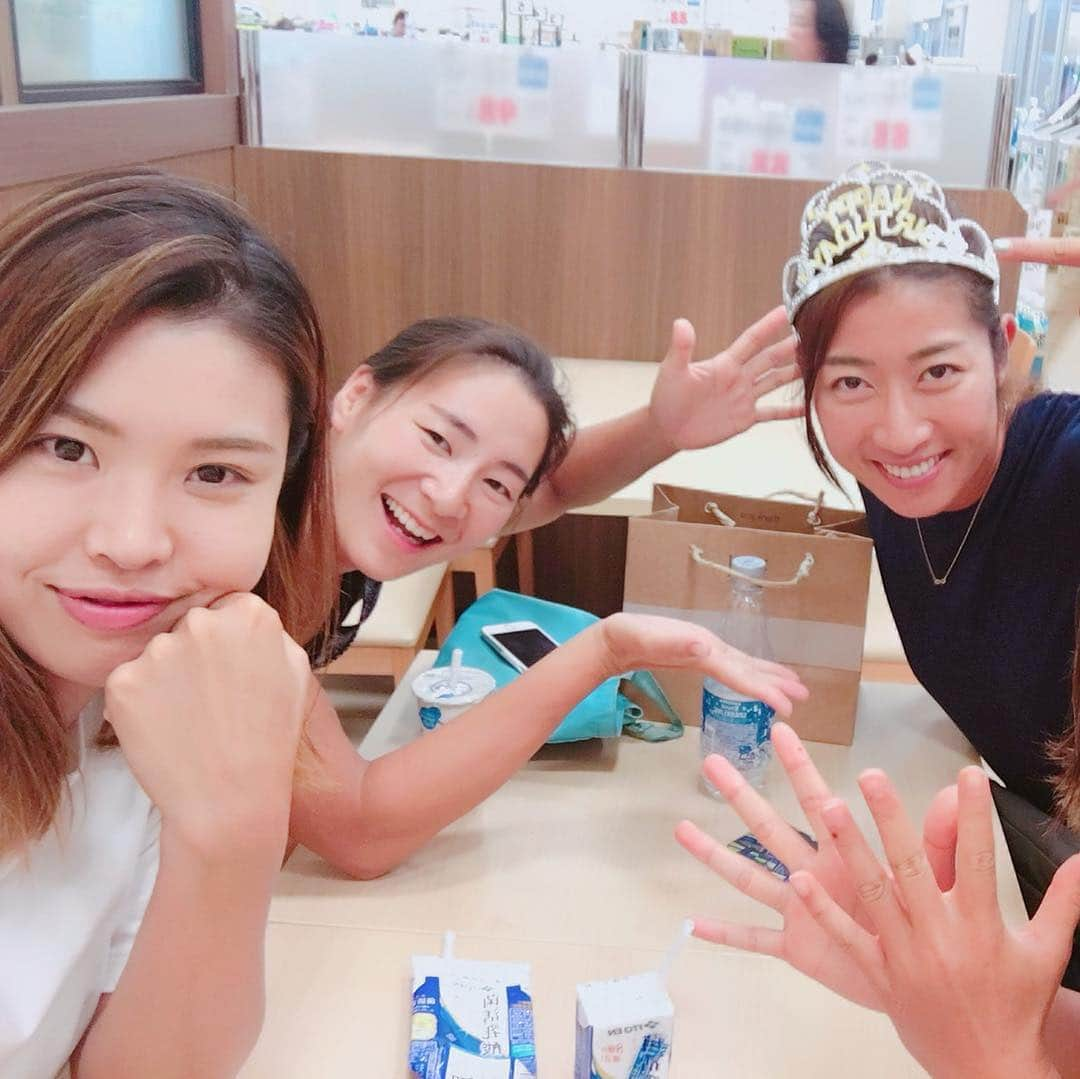 溝江明香さんのインスタグラム写真 - (溝江明香Instagram)「チームメイト、和田麻里江選手引退のアナウンス😢 . まりえさんの今までのキャリアに敬意を。そして、これからの人生がとっても幸せであることを祈っています☺️✨🌈 . #和田麻里江 選手 #現役引退お疲れ様でした  #ここだけじゃ語れない #まりえさんとの思い出 #大好き」3月30日 13時03分 - sayakamizoe