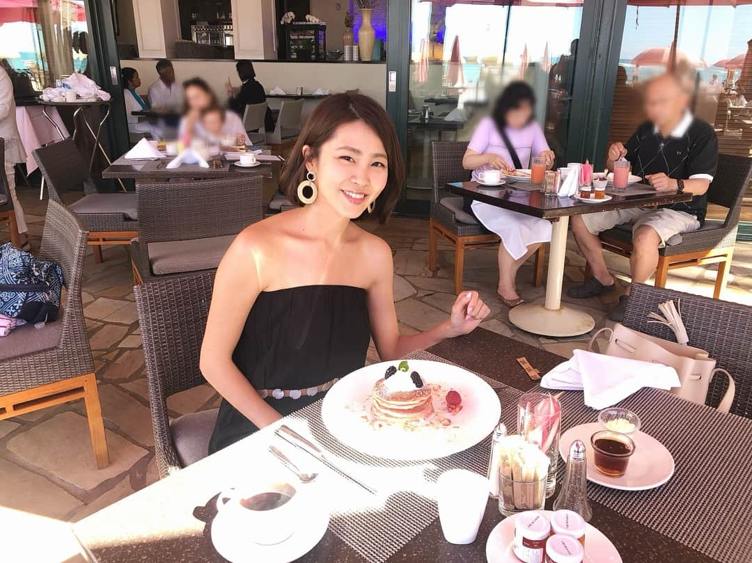 坂元美香さんのインスタグラム写真 - (坂元美香Instagram)「今日のBreakfastはピンクのパンケーキ🥞💓 surf lanai @royal_hawaiian . もう何年も毎年シェラトンしか泊まってないから、いつかロイヤルハワイアンにも泊まってみたいな☺️ピンク好きにはたまらないね💓 . #surflanairoyalhawaiianhotel  #surflanai #ピンクパレスパンケーキ #ピンクパンケーキ #サーフラナイ #ロイヤルハワイアンホテル #hawaii #ハワイ #パンケーキ #ハワイの朝食 #坂元食べログ」3月30日 13時06分 - mika_saka