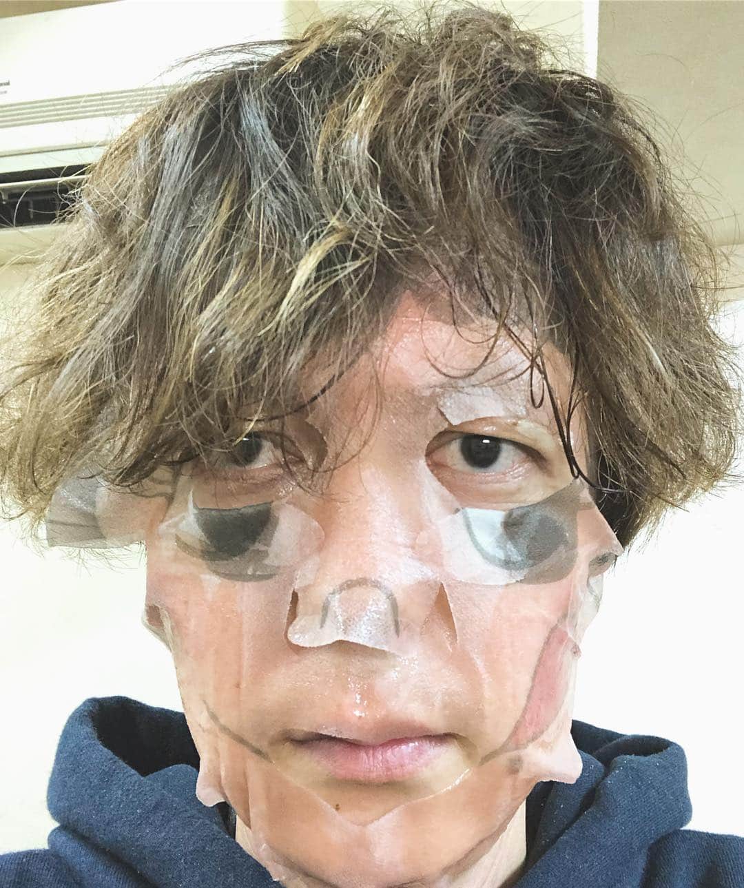 因幡始さんのインスタグラム写真 - (因幡始Instagram)「目まで覆うパターンのやつを一人で撮影するのは難しい。 #イナパック #wacci #wacci47都道府県ツアー #群青リフレイン」3月30日 13時18分 - wacci_key_hajime