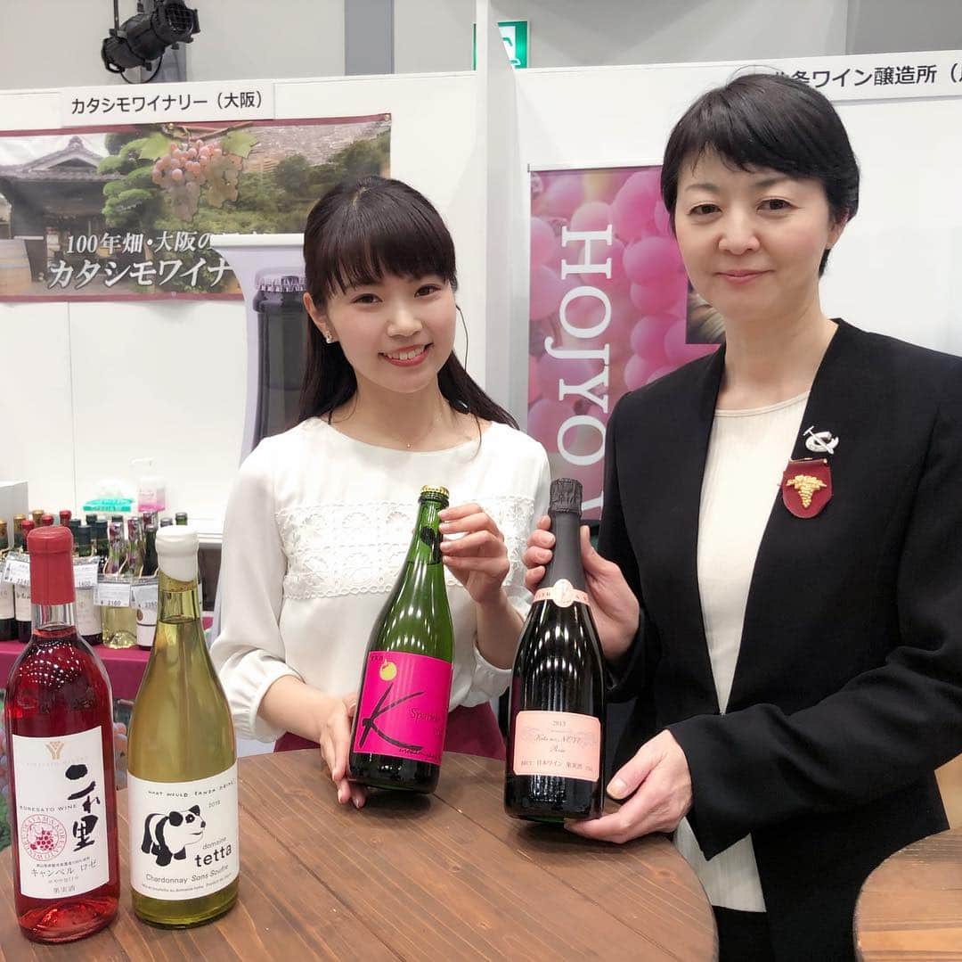 唐川美音さんのインスタグラム写真 - (唐川美音Instagram)「* 「ワインに恋してときめいて」 岡山コンベンションセンターで 明日まで開催されています🍷  きのうはニュース番組内で 生中継をさせていただき、 中島アナはオープニングステージの 司会を担当されました！  全国から29のワイナリーが集まっていて、 ワインに合う食事も楽しめます✨ ぜひお気に入りのワインを見つけに行ってみてください♪」3月30日 13時19分 - mio_karakawa