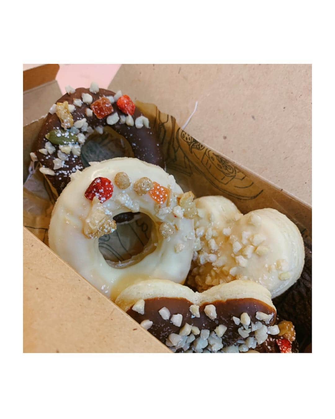 土屋美穂のインスタグラム：「. . . . donuts 🍩❤︎❤︎ 好評だったからまた作りたいけど つまみ食いで太るんだよね ー 🤤 w . . . #donuts #Valentine #手作り」