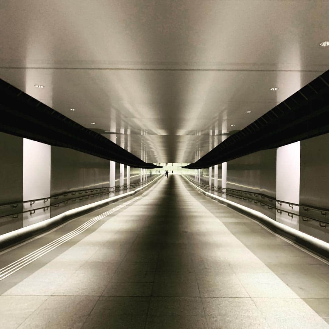 鴨志田由貴さんのインスタグラム写真 (鴨志田由貴Instagram)「銀座シックスまでの地下通路って土曜でも誰もいないのな