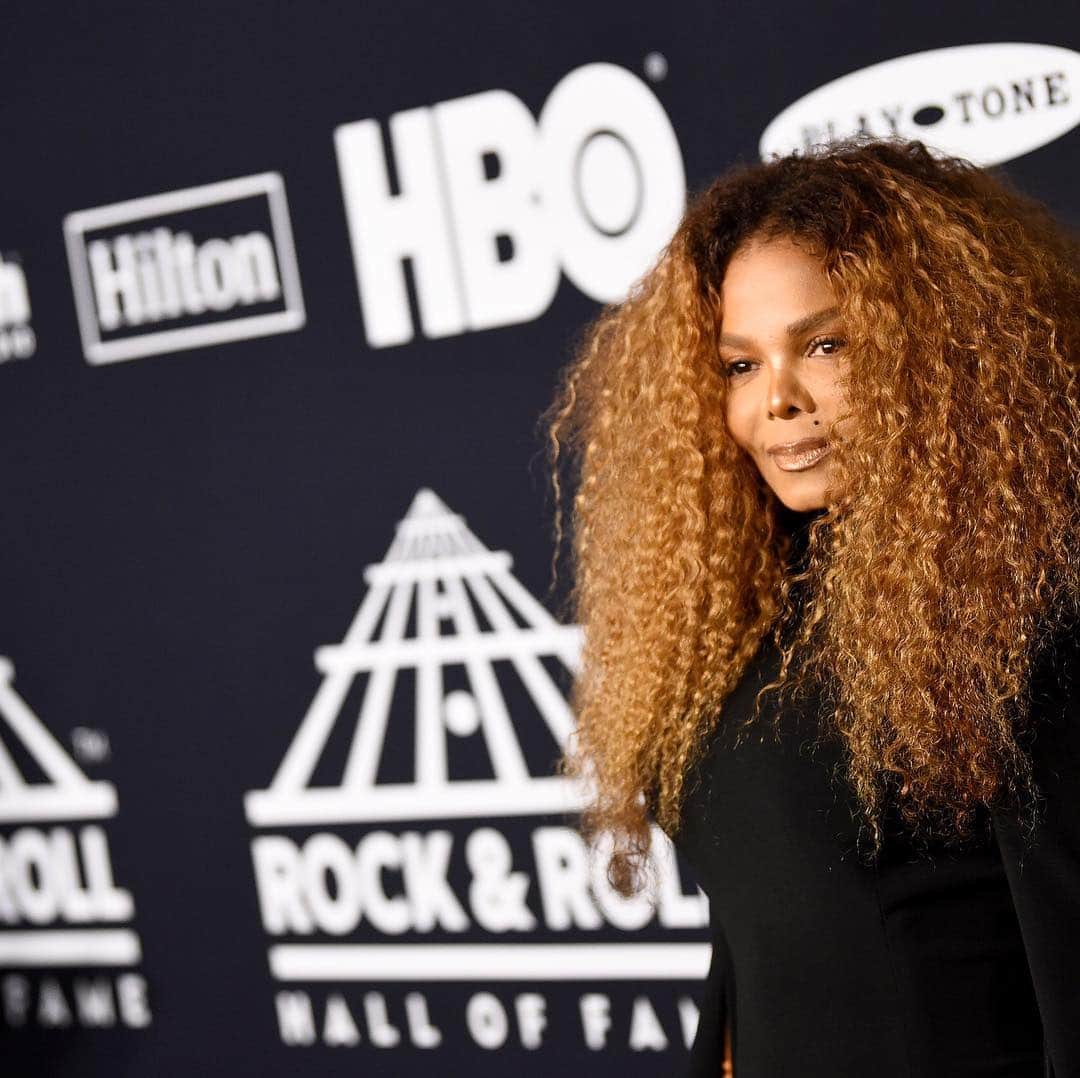 NBC Newsさんのインスタグラム写真 - (NBC NewsInstagram)「Rock & Roll Hall Of Fame: Janet Jackson attends the 2019 Rock & Roll Hall Of Fame Induction Ceremony at Barclays Center in New York City. . Stevie Nicks, and members of the band The Cure, perform at the Rock & Roll Hall of Fame induction ceremony. . Ed O'Brien and Philip Selway, of Radiohead, accept a trophy at the Rock & Roll Hall of Fame induction ceremony. . 📷 Dimitrios Kambouris / @gettyimages 📷 Evan Agostini / Invision / @apnews」3月30日 13時49分 - nbcnews
