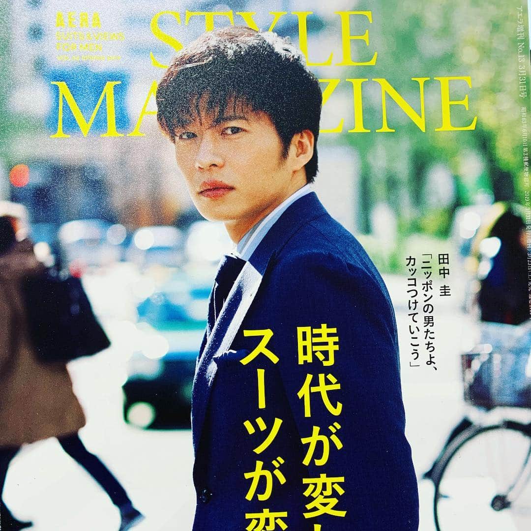 山里亮太さんのインスタグラム写真 - (山里亮太Instagram)「こんなおしゃれな雑誌に私が… 田中圭さんが表紙！  ま、僕はイラストですが…」3月30日 13時50分 - ryotayamasato
