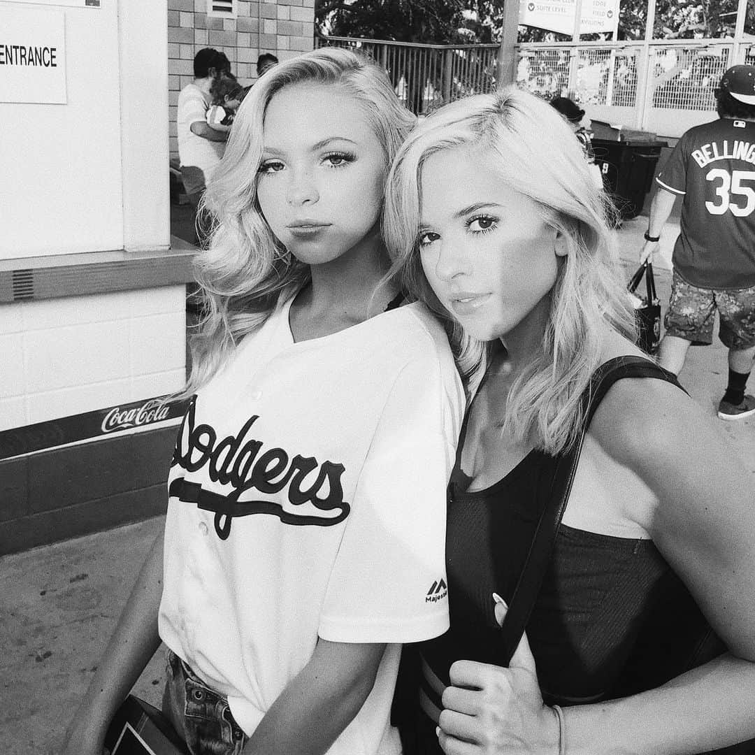 ジョーディン・ジョーンズさんのインスタグラム写真 - (ジョーディン・ジョーンズInstagram)「happy birthday best friend 🦋😋✨」3月30日 13時51分 - jordynjones