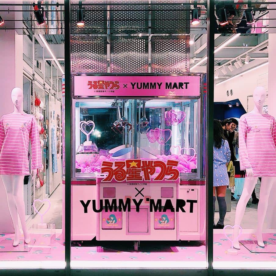 のインスタグラム：「. . 昨日はYUMMY MARTのイベントに行ってきました🥳💕💕 ヤミーはいろんなキャラクターとコラボしてたり、部屋着とか下着とかいつも可愛いのがいっぱいで、わたしの大好きなとこなんです✨ 今回は「うる星やつら」とのコラボレーション🥴❤️ それを記念したお披露目パーティでした👏💓 . ＊そして今週末だけ特別に、YUMMY MART原宿店2周年を記念して、2階にゲームセンターが出現してるそうです❣️ こちらは「うる星やつら」とのコラボではないみたいだけど、楽しそう☺️💕 . . #yummymart #うる星やつら #ラムちゃん  #コラボ #お披露目パーティー #パーティー #イベント #ピンク  #ランジェリー #下着 #パジャマ #部屋着  #collaboration #launchparty #party #event #pink  #lingerie #nightwear #roomwear #女子力  #ゲームセンター #ufoキャッチャー #ガチャガチャ」