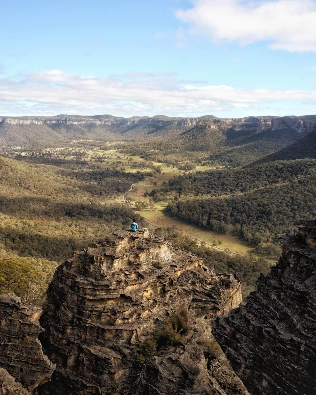 Australiaさんのインスタグラム写真 - (AustraliaInstagram)「How’s this spot for immersing yourself in nature? ⛰️ For @hikeandseek, @visitnsw’s #DonkeyMountain holds “a special place in my heart no matter how often I visit.” An incredible series of rock formations, you’ll weave in and out of canyons and past local flora and fauna to reach the summit here, where you’re rewarded with spectacular panoramic views of the lush #WolganValley. TIP: Stay at the nearby @luxurylodgesofaustralia retreat @wolganv, they run a guided hike into the #GardensofStoneNationalPark, and the field guide can tell you all about the park’s geological treasures as you ascend the mountain.  #seeaustralia #newsouthwales #luxurylodgesofaustralia #wolganvalley #bluemountains」3月30日 14時00分 - australia