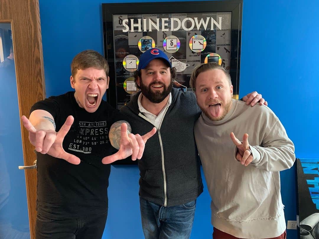 Shinedownさんのインスタグラム写真 - (ShinedownInstagram)「... @thebrentsmith Myself, and @zmyersofficial @bkerchofficial and @ebassprod would like to say thank you SO much to our incredible friend, and partner Mr. Troy Hanson @101wkqx AND the incredible city of #chicago for believing in @shinedown from day 1... We love you Troy!!! Onward and Upward we rise TOGETHER⚠️ #shinedown #attentionattention #family #radio #getup #wejustgettingstarted #music #love #respect」3月30日 14時00分 - shinedown