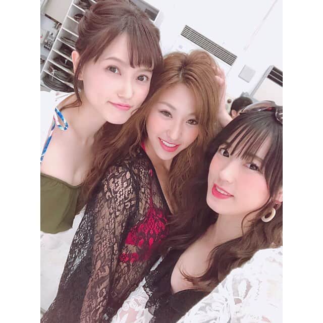 三島ゆかりさんのインスタグラム写真 - (三島ゆかりInstagram)「昨日の撮影のサービスショットです💕📸✨ まだ秘密の衣装やメンバーがいるので、載せられない写真だらけだから2枚だけ👙 私SDG始める時水着NGって言ってたんだけどな〜www😂 4年ぶりの水着撮影頑張りました💪 #水着 #撮影 #グラビア #谷間 #水木美帆 #鳳ゆま #西澤未希 #sdg #sunnydaygirls #superdome #イメージガール #スーパードーム大和高田店 #全員集合 #ポスター撮影 #お楽しみに #三島ゆかり #ゆかりんごチャンネル #ゆかりんごgames #youtuber #チャンネル登録よろしくね #followｍe」3月30日 14時09分 - apple340