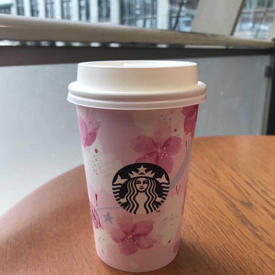 Hikari Noguchi 野口 光さんのインスタグラム写真 - (Hikari Noguchi 野口 光Instagram)「#桜デザイン #スターバックス #starbucks」3月30日 14時10分 - hikari_noguchi