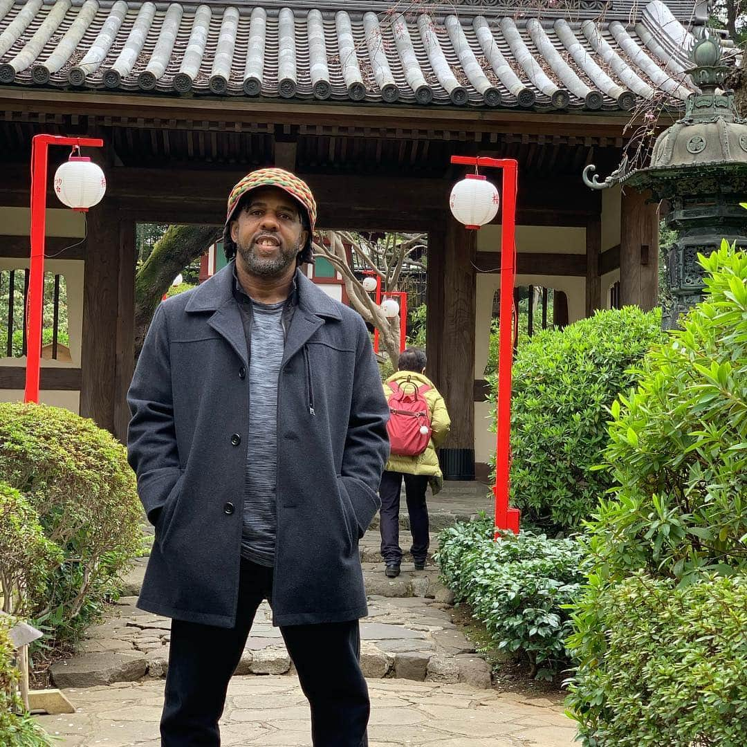 ヴィクター・ウッテンさんのインスタグラム写真 - (ヴィクター・ウッテンInstagram)「Thank you Japan. We hope to see you soon. #tokyo #victorwooten #cherryblossom #bassguitar #wooten」3月30日 14時22分 - victorwooten