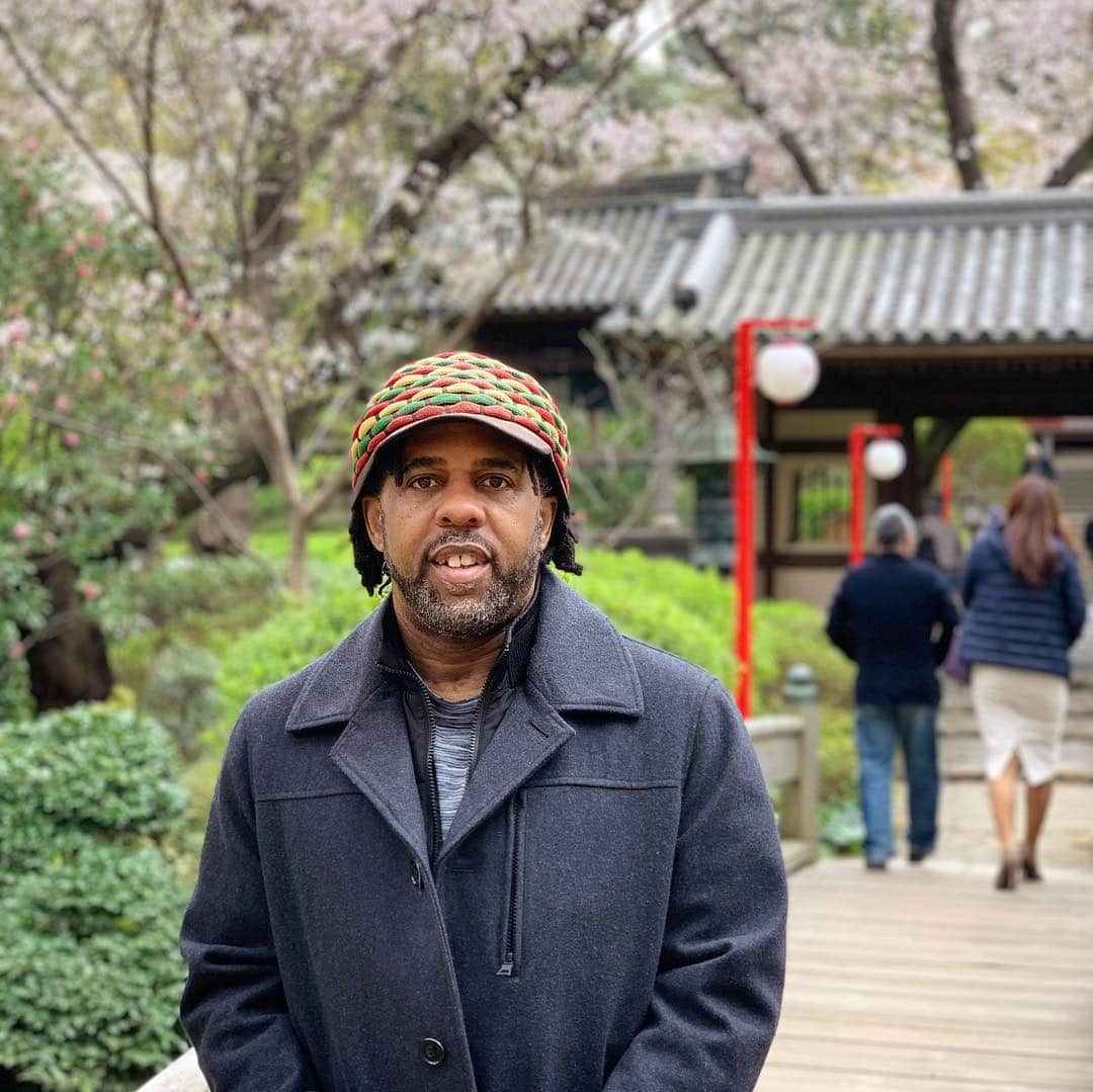 ヴィクター・ウッテンさんのインスタグラム写真 - (ヴィクター・ウッテンInstagram)「Thank you Japan. We hope to see you soon. #tokyo #victorwooten #cherryblossom #bassguitar #wooten」3月30日 14時22分 - victorwooten