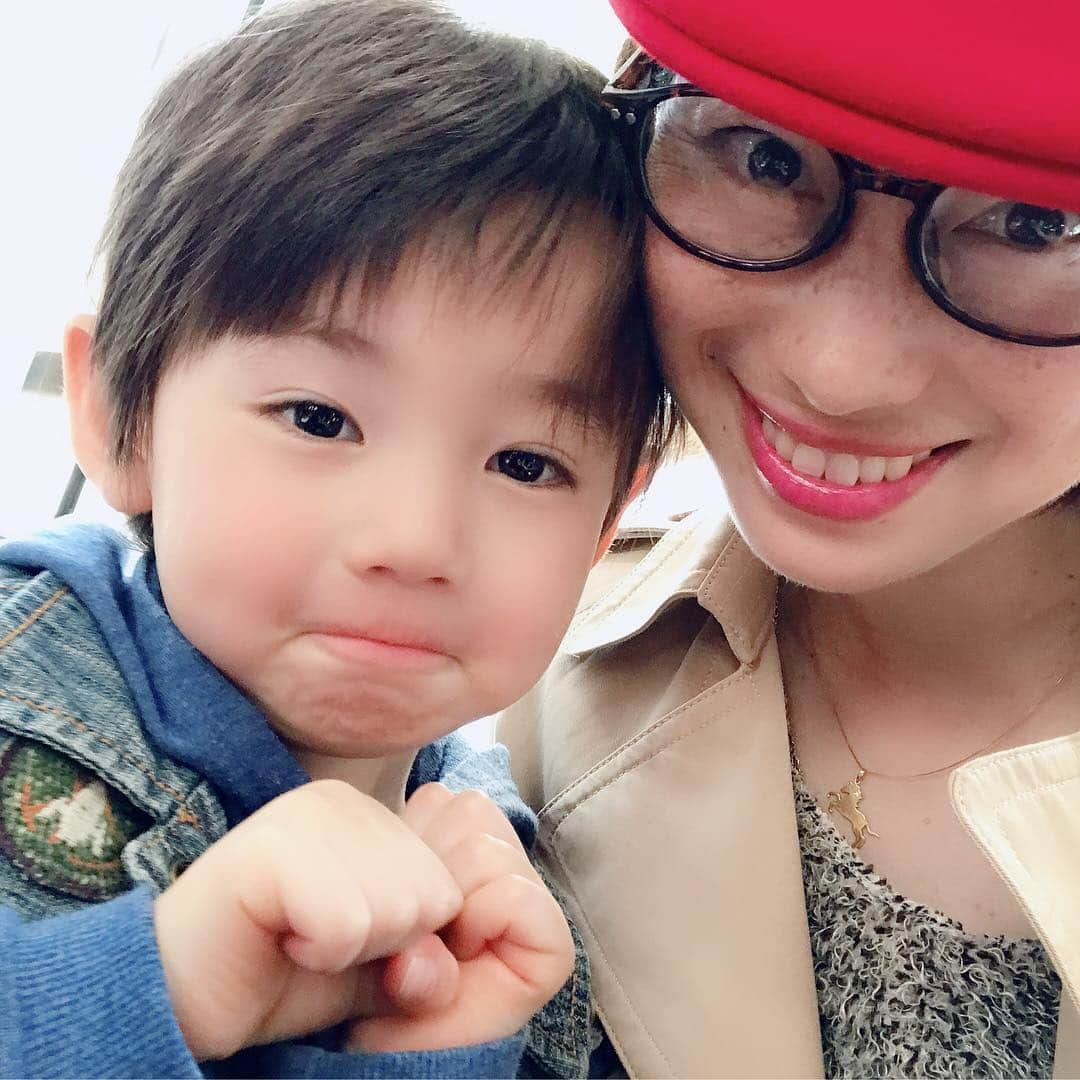 佐藤康恵さんのインスタグラム写真 - (佐藤康恵Instagram)「横浜のキッズスペースで息子はだーい好きなゆりちゃんに遊んでもらいました💖🤗白羽ゆりちゃんはドラマで共演した女優さん🌹私より息子はゆりちゃんといたがる！ゆりちゃんは天使のような可愛いさと美しさを持っているから子供を夢中にさせちゃう🌸🌸🌸その間、私は娘のオムツ変えやミルクタイムがゆっくり出来ました！ゆり👼エンジェルありがとう😊 あと、もうひとファミリーと遊んだんだけど、続きはまたね💋 #二児の母 #actress #model #女子たいむ #jewelrydesigner #佐藤康恵 #yasuesato #yokohama #kidsroom」3月30日 14時16分 - yasuesato.official