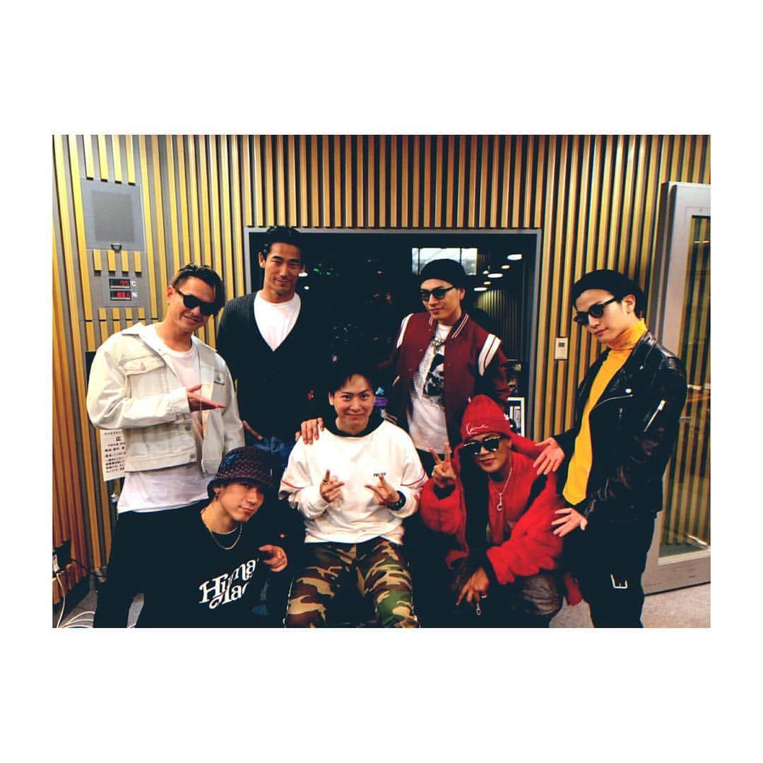 登坂広臣さんのインスタグラム写真 - (登坂広臣Instagram)「x MusicStation x #三代目JSOULBROTHERS #JSB #三代目 #オールナイトニッポン @3jsb_kenjiro_official  4年間お疲れ様でした👏」3月30日 14時17分 - omi.cdl