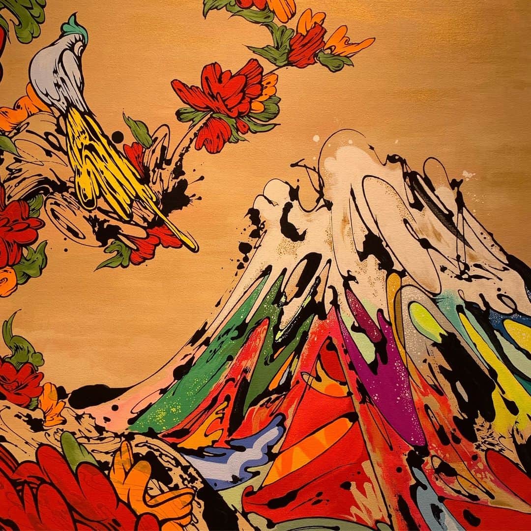 HiRAO INCさんのインスタグラム写真 - (HiRAO INCInstagram)「. SHUN SUDO EXHIVITION SOLITUDE  シャネルNo.5のボトルやナイキのスニーカーなどを題材に、ポップなグラフィティと日本の伝統的な水墨画の繊細なタッチを融合させたユニークな画風で、ただいま世界中から注目が集まっている日本人アーティスト、須藤俊（Shun Sudo）さんの展覧会。 4月1日まで！ 渋谷西武B館8階で！  @shun_sudo」3月30日 14時18分 - kayokohirao