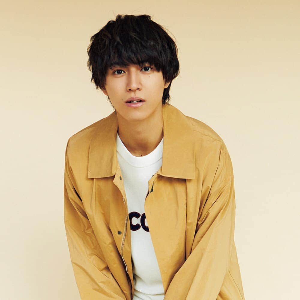 のインスタグラム：「「いつもの僕と、花けだな俺」5月号（3/28発売）では、アーティストとして活動する超特急 タカシと、クールな“けだもの男子”として演じる松尾太陽のコントラストを濃厚なインタビューとともに披露。 WEBでは本誌に載せきれなかったインタビュー内容をご紹介。役者としての彼の語らいに注目して。  www.nylon.jp/TAKASHI  @takashi_yade07 @hanakeda_dtvfod  #松尾太陽 #超特急 #タカシ #花にけだもの #SecondSeason #インタビュー #NYLONJAPAN #caelumjp」
