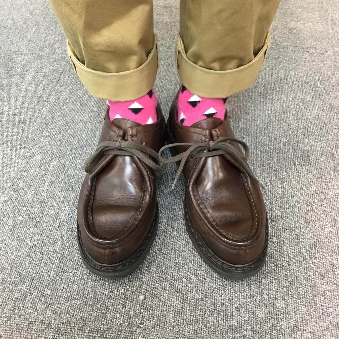 m.mowbrayさんのインスタグラム写真 - (m.mowbrayInstagram)「またもMEPHISTOの登場です。今日は茶色のPEPPOとピンクの靴下の組み合わせ、ケアはイングリッシュギルドのビーズリッチクリームを使って見ました。マットな靴もピカピカに！  #メフィスト #MEPHISTO #茶靴 #カジュアルシューズ #PEPPO #チロリアン #日本橋三越 #日本橋三越シューリペア工房 #shoes #shoecare #mowbray #イングリッシュギルド #ビーズリッチクリーム」3月30日 14時50分 - m.mowbray