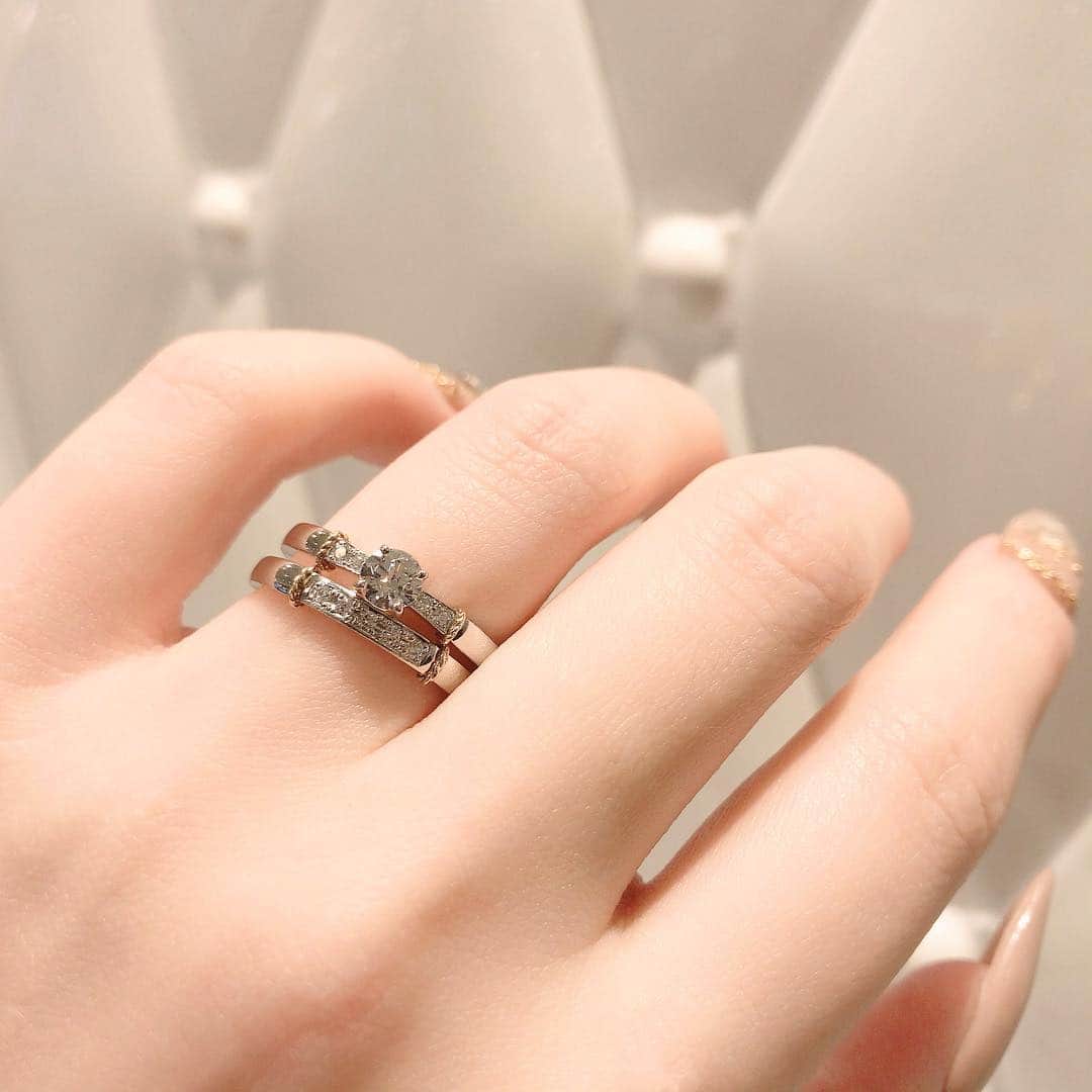 JKプラネット銀座.表参道.福岡|結婚指輪セレクトショップさんのインスタグラム写真 - (JKプラネット銀座.表参道.福岡|結婚指輪セレクトショップInstagram)「💍 @jkplanet.jewelry  クラシカルジュエリーブランド、RosettE-ロゼット- BRIDGE ～ 橋 ～ 『支え合うこと、信じ合うこと、2人で築きあげた堅い絆。』 . 2人が出会った時から積み重ねたたくさんの思い出がいっぱい詰まった橋は、未来に向かって力強く歩んでいけるようにと願いを込めて。  @jkplanet.jewelry 全店でのお取り扱いブランドです♫ ⇩JKPlanet  SHOP LIST⇩ 銀座本店・表参道店・横浜元町店・福岡天神店・熊本上通店・宮崎橘通り店・鹿児島天文館店 . #JKPlanet #JKプラネット  #結婚指輪のセレクトショップ  #RosettE #ロゼット #婚約指輪 #エンゲージリング #結婚指輪 #結婚指輪💍 #マリッジリング  #リング #ダイヤモンド #ウェディング #ブライダル #前撮り #プレ花嫁 #全国のプレ花嫁さんと繋がりたい #東京花嫁 #福岡花嫁 #サプライズ #プレゼント #日本中のプレ花嫁さんと繋がりたい #weddingring #プロポーズ #入籍 #ハナコレ  #結婚指輪探し #婚約指輪探し #結婚指輪選び #指輪探し」3月30日 14時59分 - jkplanet.jewelry