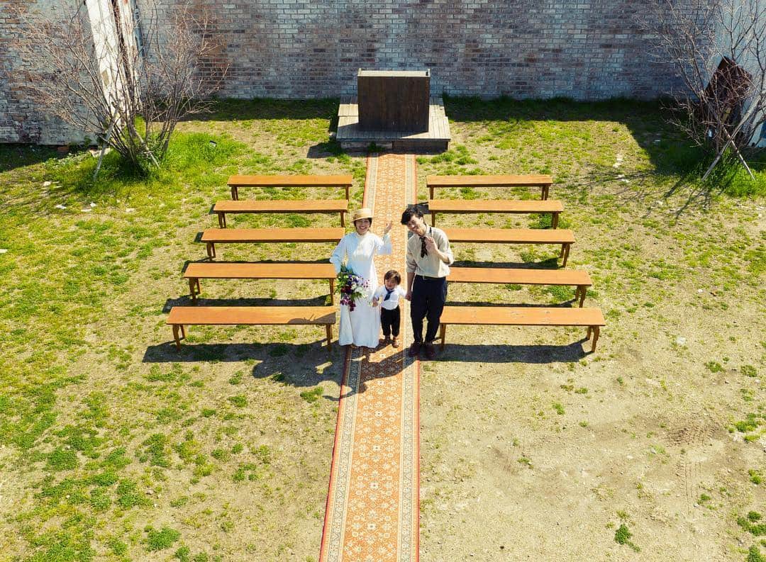 のインスタグラム：「・ ・ @lovekingdom_wedding  都心のoutdoor BBQ park@豊洲 WILD MAGIC & LOVE KINGDOM ・ 2019年 春本番 wedding party 開宴 ・ tent,boho,circus,pool,garden,outdoor,BBQ new photogenic space盛り沢山 ・ 2019秋のwedding 絶賛受付中 ・ weddingに自由を… produce by @wedding_circus  #weddingcircus #wildmagic #weddingdress #weddingflower #design #wedding #2019wedding #weddingdirection #originalwedding  #花嫁 #プレ花嫁 #卒花嫁 #オリジナルウェディング  #結婚 #結婚式場 #結婚式 #結婚式準備 #結婚準備  #結婚式アイデア #スタジオ #1日1組貸切wedding #結婚式レポ #結婚式レポート #ウェディング  #ブライダル #ファッション #ウェディングフォト #ウェディングフェア #ブライダルフェア #入籍」