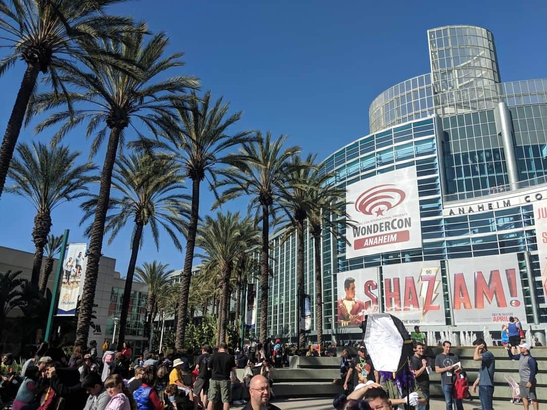 コミコン・インターナショナルさんのインスタグラム写真 - (コミコン・インターナショナルInstagram)「Welcome to the second day of WonderCon Anaheim 2019. The Exhibit Hall is open and programming has kicked off! We can't wait to see you here!  #WCA2019 #wondercon」3月31日 2時09分 - comic_con