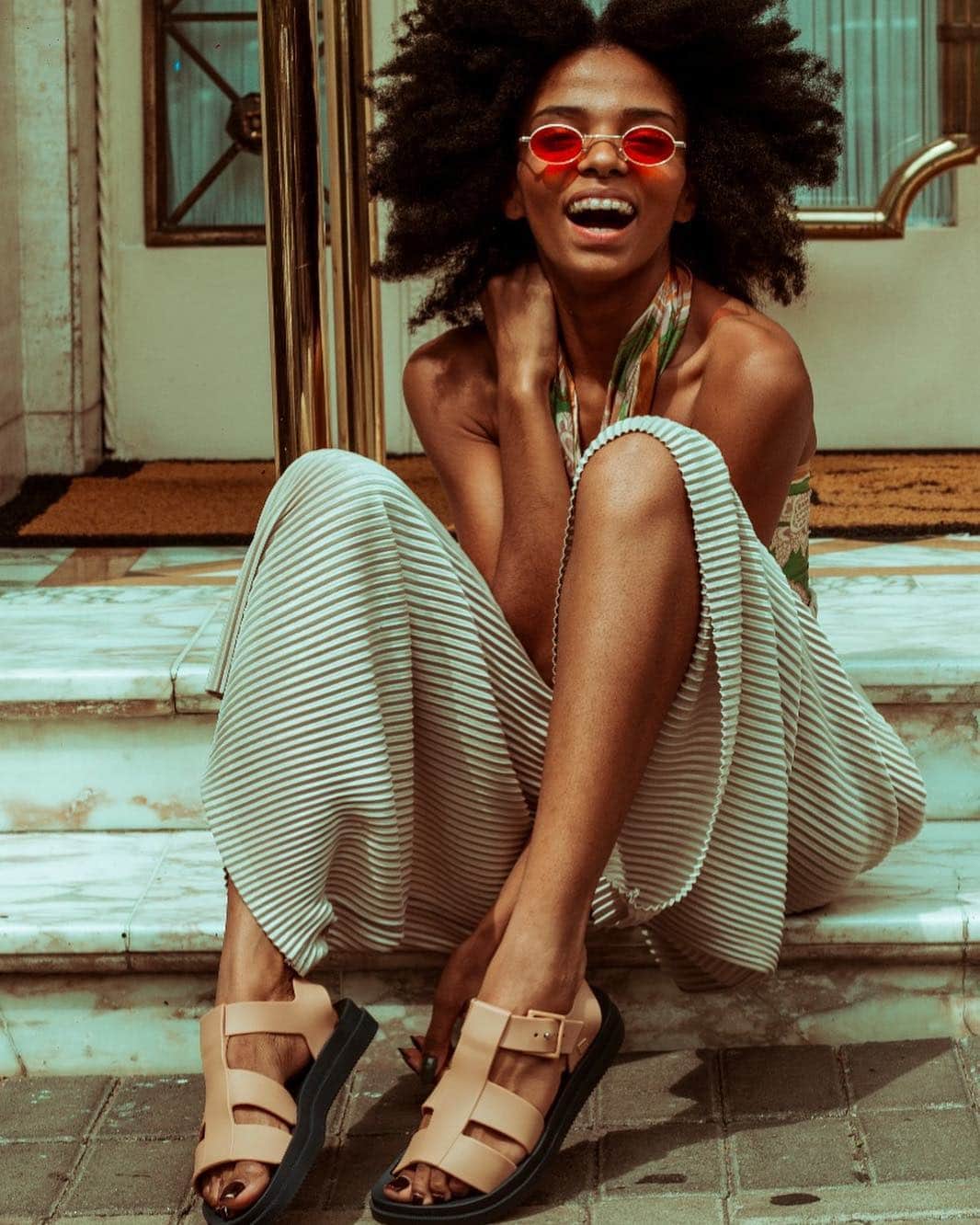 のインスタグラム：「Sábado e a gente tá como? Procurando inspiração de look pro próximo festival! Chega mais no link da bio pra ver nossa pastinha no @pinterestbr cheia de inspirações feitas pela fada @y4sestevam #LooksDeFestival #LooksPossiveis」