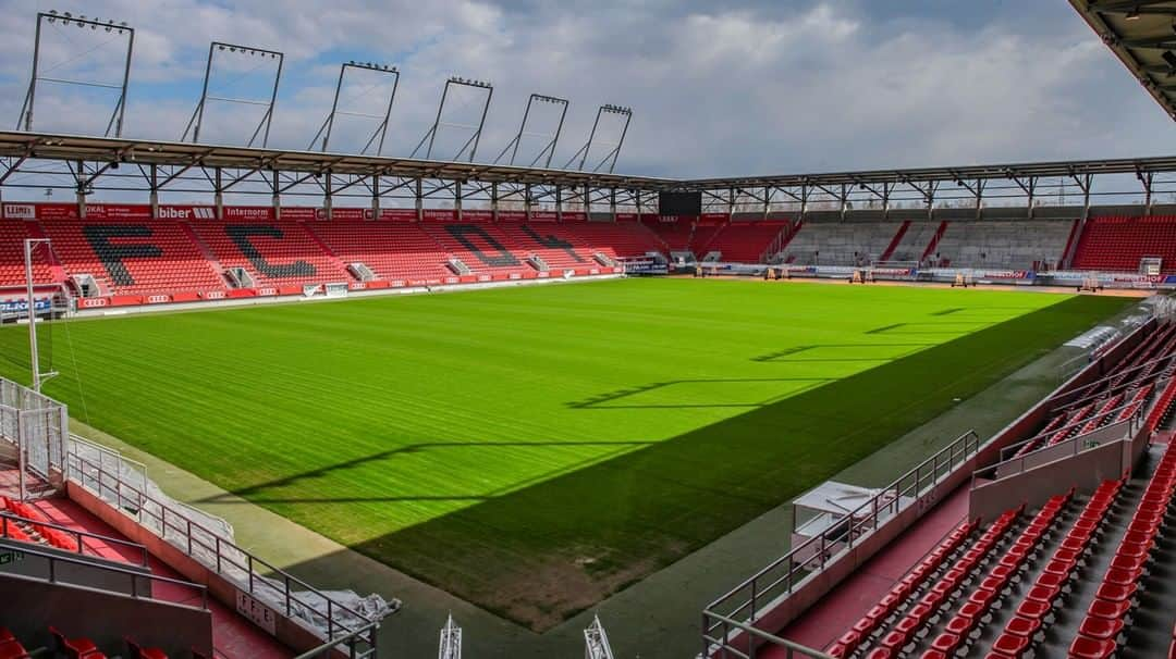 FCインゴルシュタット04さんのインスタグラム写真 - (FCインゴルシュタット04Instagram)「Unsere #Schanzer Heimat ist bereit 🏟🤩 Morgen geht es für unsere Jungs um ganz wichtige drei Punkte im #AudiSportpark ⚽️💥 Wer von euch ist bei #FCISVS mit im Stadion ⁉️🤗🖤❤️ #FCI #Heimspiel #Zamrückrunde」3月31日 1時00分 - dieschanzer