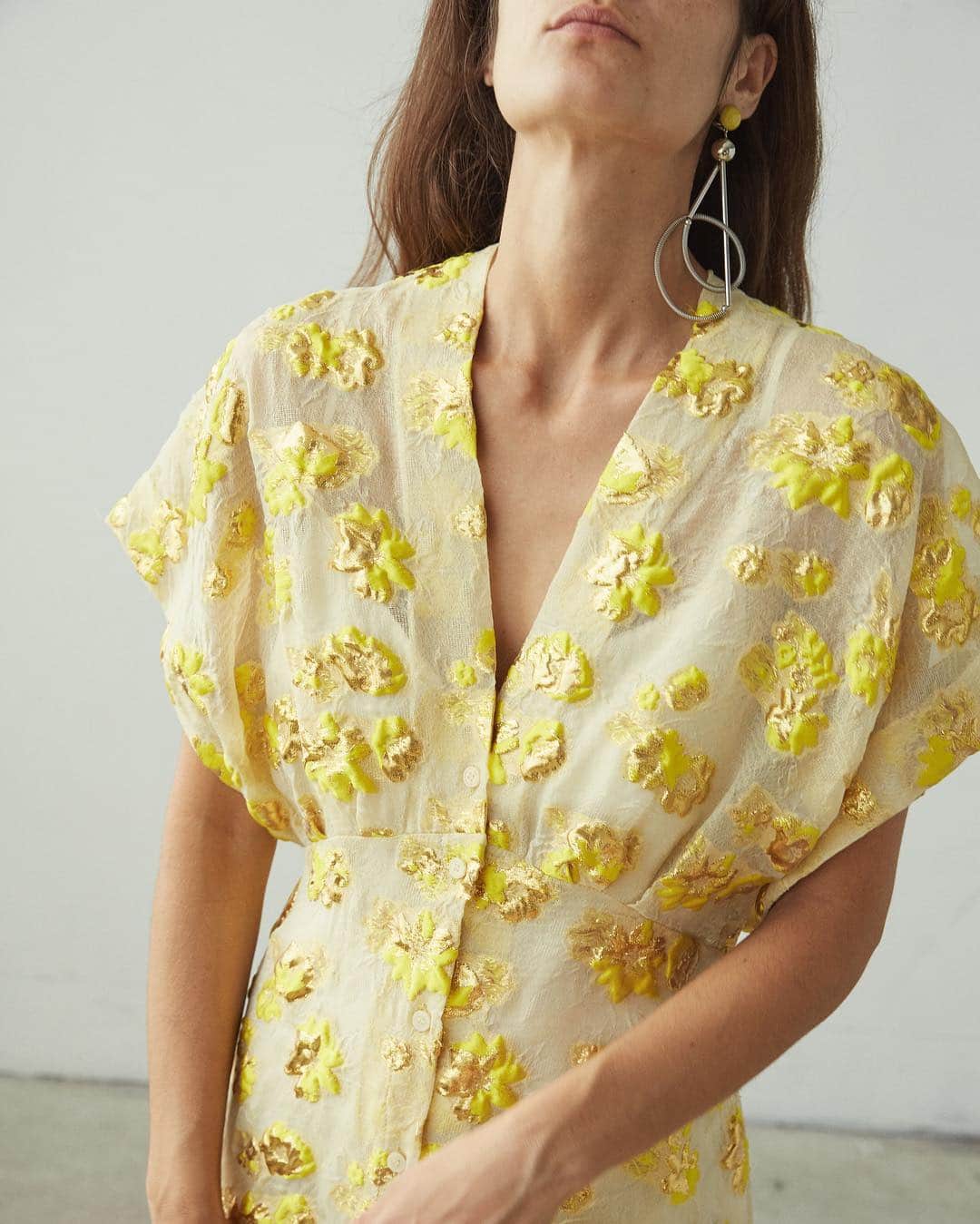 レイチェルコーミーさんのインスタグラム写真 - (レイチェルコーミーInstagram)「Back in stock: TENDRIL DRESS in our special Gold Begonia fabric. Limited quantities avail!」3月31日 0時56分 - rachelcomey