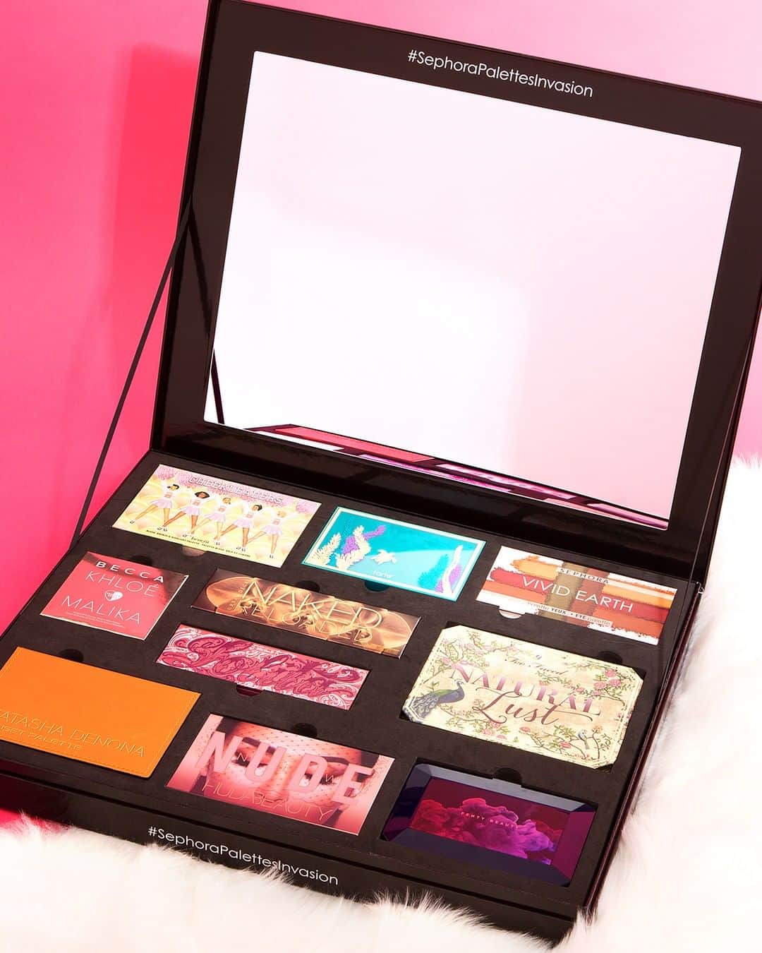 のインスタグラム：「CONTEST IS OVER 🚨 Bravo aux 10 gagnants! @lynaia_beauty @al3yke @victorialtn @lolabrds @chloerdn_ @catcateyes @alexoucvs @ines_ha19 @maaxml @axelle_pomme . 🔥🔥 CONCOURS DE FOLIE 🔥🔥 Non, vous ne rêvez pas! Cette énorme box contenant 10 des plus belles palettes récemment sorties est à gagner! Il y en a 10, à vous de jouer ! 🤞🏼 ⤵ Pour jouer :  1️⃣ Liker ce post ❤ 2️⃣ Suivre @sephorafrance 👌 3️⃣ Poster 3 COMMENTAIRES D’AFFILÉ avec les 3 palettes qui vous plaisent le plus! 😍 . Good luck babes! 🍀 . #SephoraPalettesInvasion #SephoraFrance #contest」