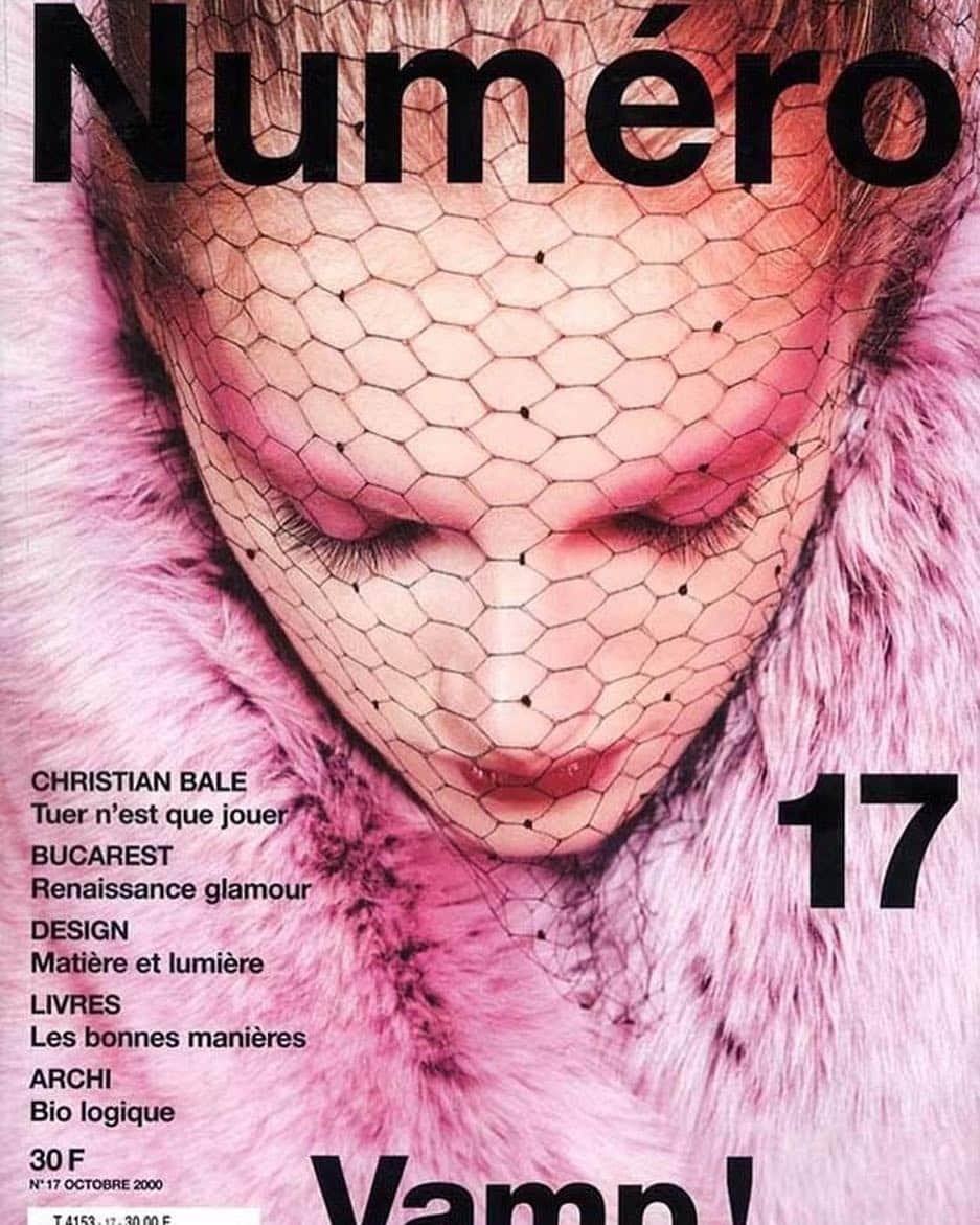 シャーロット・ティルベリーさんのインスタグラム写真 - (シャーロット・ティルベリーInstagram)「Darlings, I love this HOT PINK cover shoot from my #MagicArchives @numeromagazine with @kristina_tsirekidze. Shot by my talented friends @mertalas and @macpiggott in 2000, #MakeupByCharlotteTilbury, hair by #MichaelBoadi, styled by #SamuelFrancois.」3月31日 1時18分 - charlottetilbury