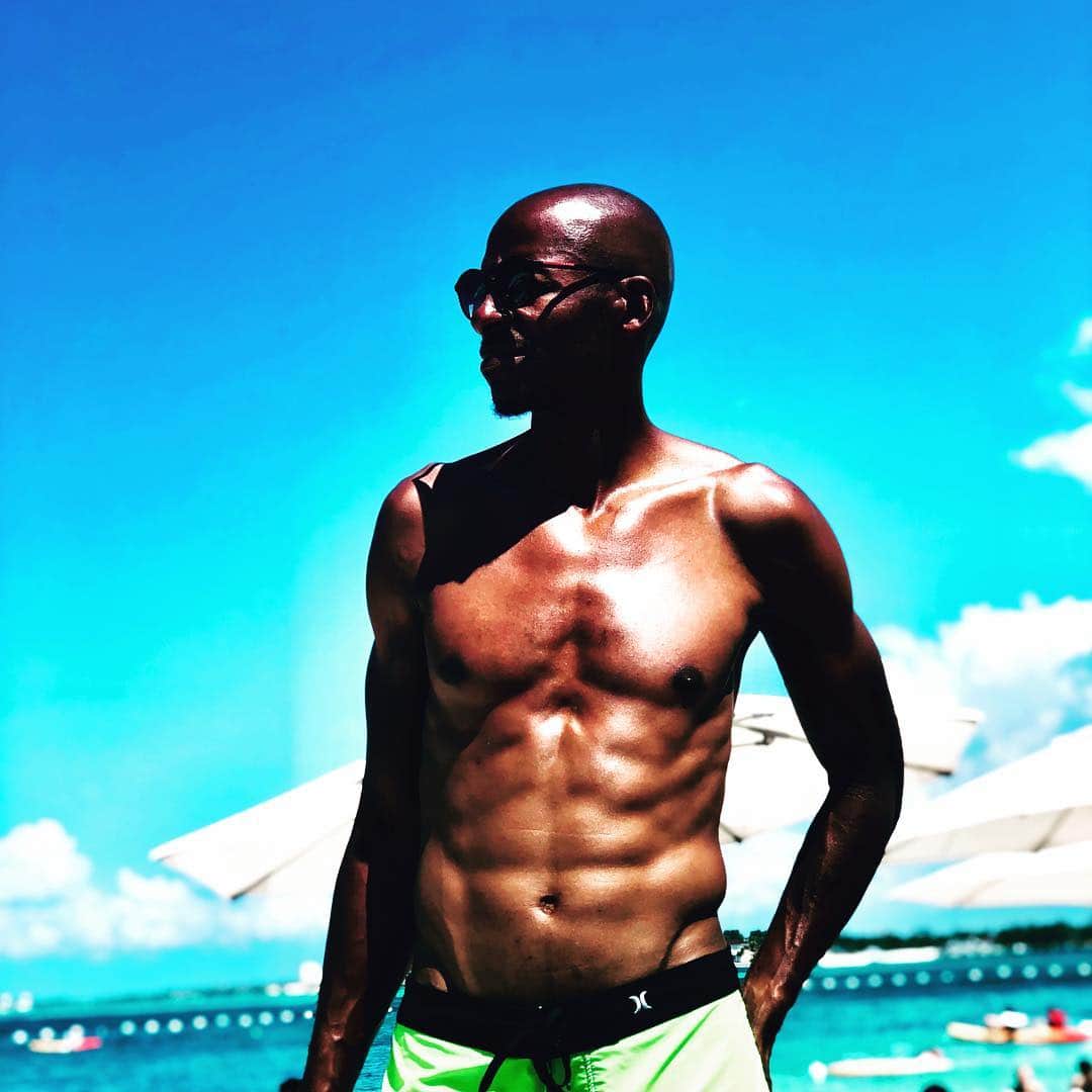 レイ・アレンのインスタグラム：「Thank you to all of the Bahamian people that allowed my family and I to have an awesome spring break week on your island. The golf was great, the food was incredible and the beach was perfect! @bahamarresorts i will see you real soon. #grandhyattbahamar @albanyacademygolf @albanybahamas @royalbluegolf @filiarestaurant @katsuya #regatta #nassau #caribbean #bahamas #cablebeach」