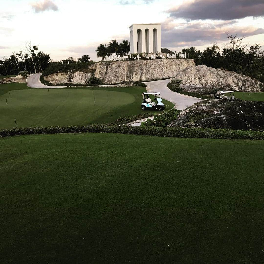 レイ・アレンさんのインスタグラム写真 - (レイ・アレンInstagram)「Thank you to all of the Bahamian people that allowed my family and I to have an awesome spring break week on your island. The golf was great, the food was incredible and the beach was perfect! @bahamarresorts i will see you real soon. #grandhyattbahamar @albanyacademygolf @albanybahamas @royalbluegolf @filiarestaurant @katsuya #regatta #nassau #caribbean #bahamas #cablebeach」3月31日 1時10分 - trayfour