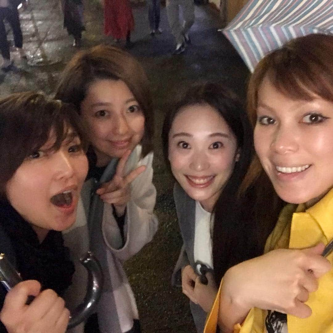 輝良まさとさんのインスタグラム写真 - (輝良まさとInstagram)「・ 去年に引続き、花組同期でめいちゃんとまいこのお誕生日お祝いを🥂❤️ ・ ムラ・しほが来れなくて残念でした😭💨 ・ ひゃーーはち切れそうなほどお腹いっぱい🤣🤣🤣 大いに笑って楽しい夜でした❤️ ・ #宝塚#同期#91期#花組#鳳真由#輝良まさと#春花きらら#彩咲めい#お誕生日お祝い#サプライズ#おめでとう#今年も#お祝いできた#大好きな#韓国料理#人生初#タッカンマリ#最高でした#楽しい夜#おやすみなさい」3月31日 1時12分 - kirahama0703