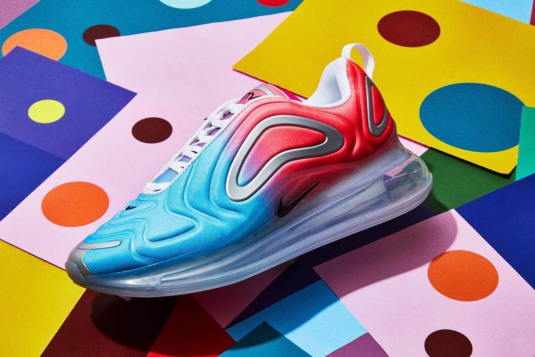 GQさんのインスタグラム写真 - (GQInstagram)「The Air Max 720 is the irresistibly bouncy shoe of the future. Read all about our #SneakerOfTheWeek at the link in bio. (📸@mattymarty/@sabranowicz) #nike #airmax」3月31日 1時15分 - gq