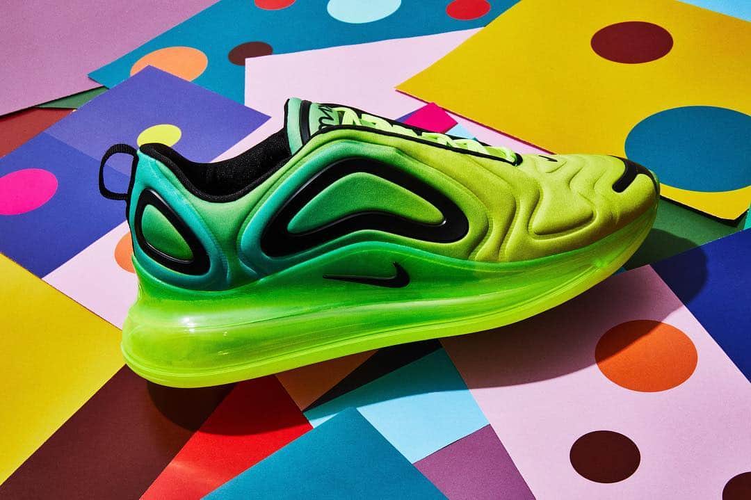 GQさんのインスタグラム写真 - (GQInstagram)「The Air Max 720 is the irresistibly bouncy shoe of the future. Read all about our #SneakerOfTheWeek at the link in bio. (📸@mattymarty/@sabranowicz) #nike #airmax」3月31日 1時15分 - gq