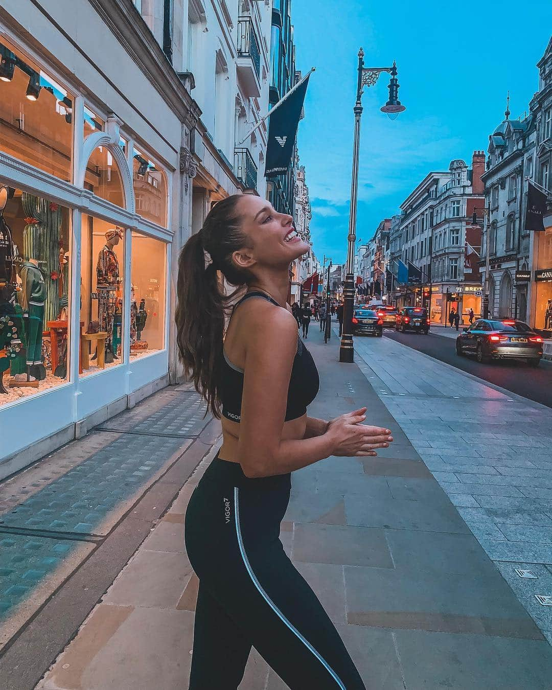 Armani Officialさんのインスタグラム写真 - (Armani OfficialInstagram)「Fitness influencer @rozannapurcell lead a series of workshops in select #EA7 stores around the UK in collaboration with @womenshealthuk」3月31日 1時29分 - emporioarmani