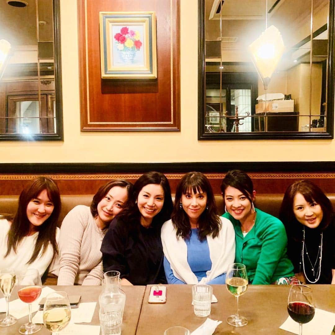 吉田玲奈さんのインスタグラム写真 - (吉田玲奈Instagram)「アルバイト時代の仲間は、みんな家族のような付き合い♡ #キャンペーンガール #20代 #青春 #最高の仲間 #大好きな友達  #すぐに距離が縮まる #充電 #ありがとう #楽しかった」3月31日 1時45分 - reina.yoshida.ciel.1218