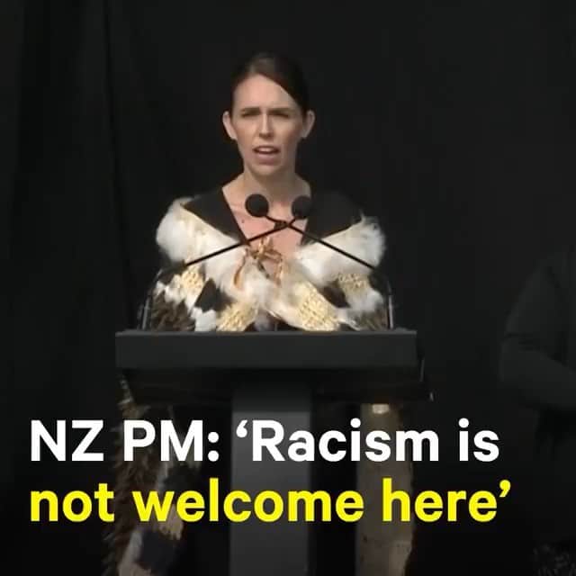レナ・ヘディのインスタグラム：「👊👊👊👊👊👊 The answer lies in our humanity」